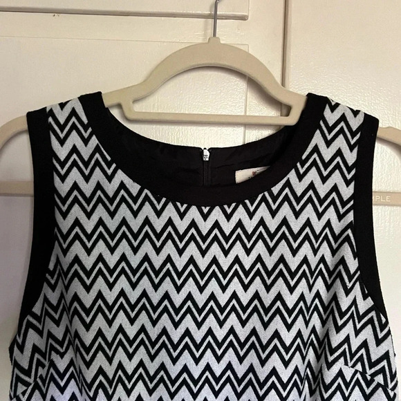 Trina Turk Sheila Chevron Print Sleeveless‎ Dress Black White Size Large - Picture 3 of 9